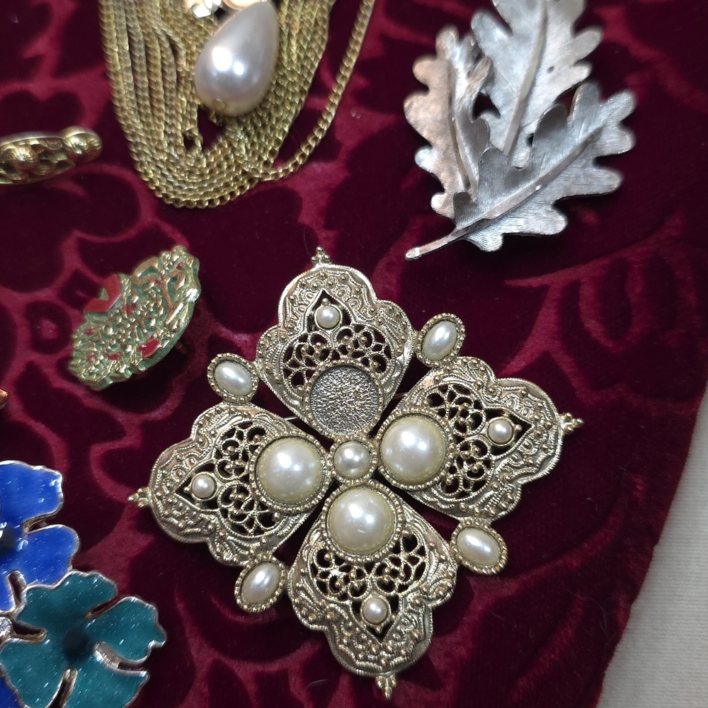 LOT OF 22 VINTAGE BROOCHES - Picture 7 of 13